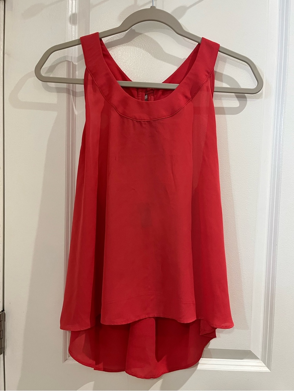 Red by BKE Ruffle Back Sheer Flowy Chiffon Tank Top Sz M Coral Romantic Festival